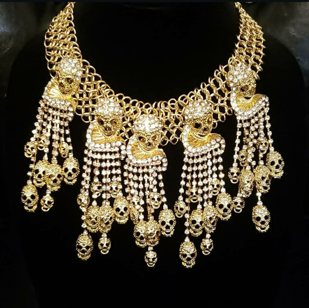 Skull gold bold necklace